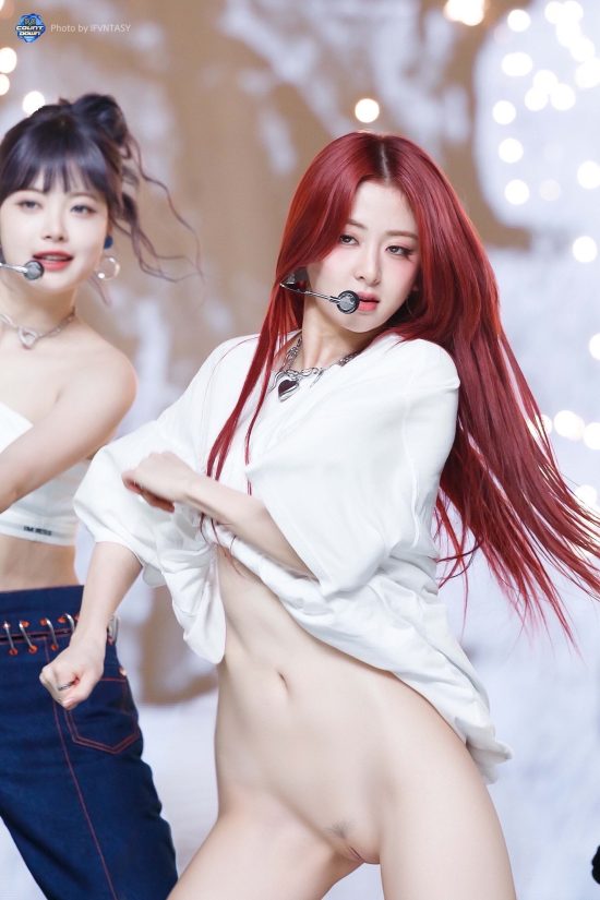Huh Yunjin nude fake