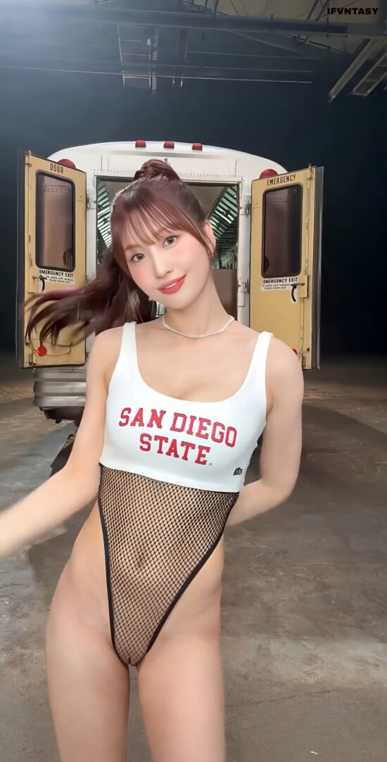 Momo nude fake (4 Pics)